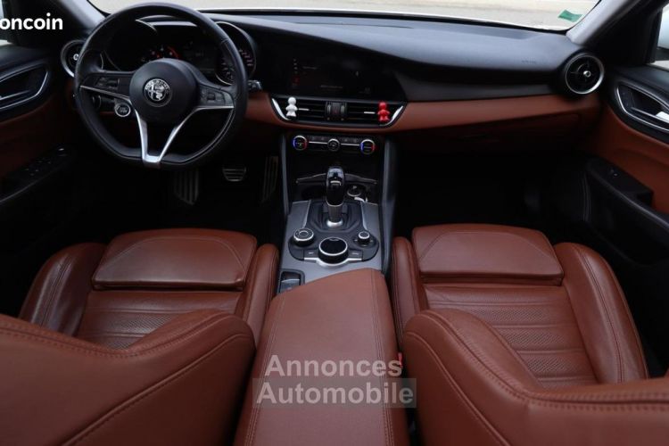 Alfa Romeo Giulia 2.2 JTD 210 VELOCE Q4 BVA + TOIT OUVRANT SIEGES AV CHAUFFANTS ELECTRIQUES A M... - <small></small> 18.489 € <small>TTC</small> - #18