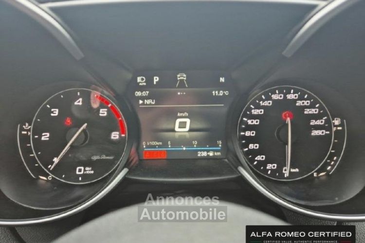 Alfa Romeo Giulia 2.2 JTD 210ch Veloce Q4 AT8 - <small></small> 23.890 € <small>TTC</small> - #18