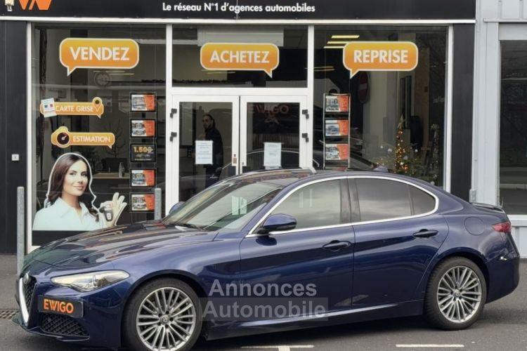 Alfa Romeo Giulia 2.2 JTDM 180 LUSSO BLEU MONTECARLO SIEGES ET VOLANT CHAUFFANTS - <small></small> 20.990 € <small>TTC</small> - #1