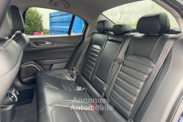 Alfa Romeo Giulia 2.2 JTDM 180 LUSSO BLEU MONTECARLO SIEGES ET VOLANT CHAUFFANTS - <small></small> 20.990 € <small>TTC</small> - #16