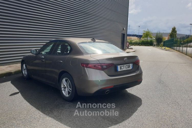 Alfa Romeo Giulia ii 2.2 136 basis bv6 - <small></small> 16.990 € <small>TTC</small> - #16