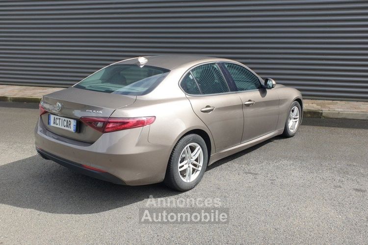 Alfa Romeo Giulia ii 2.2 136 basis bv6 - <small></small> 16.990 € <small>TTC</small> - #17