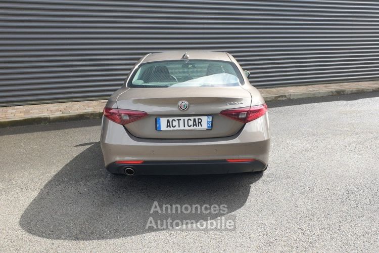 Alfa Romeo Giulia ii 2.2 136 basis bv6 - <small></small> 16.990 € <small>TTC</small> - #18