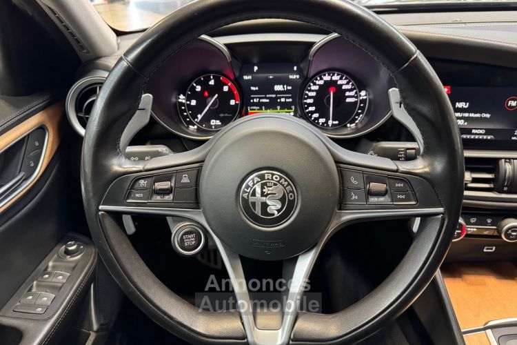 Alfa Romeo Giulia VELOCE 2.2 JTD Q4 AT8 210CV CAM/SIEGE ET VOLANT CHAUFFANT - <small></small> 25.990 € <small>TTC</small> - #10