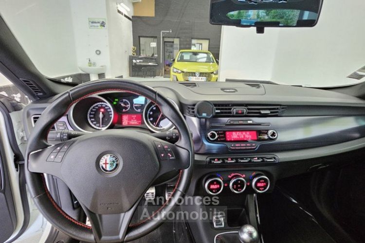 Alfa Romeo Giulietta  Quadrifoglio Verde 1.8 235 clim prise auxiliaire révision ok - <small></small> 9.990 € <small>TTC</small> - #6