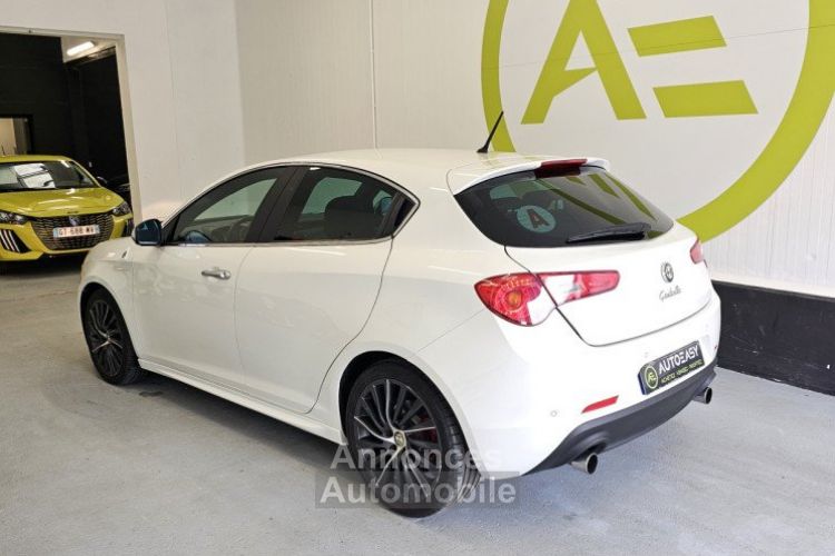 Alfa Romeo Giulietta  Quadrifoglio Verde 1.8 235 clim prise auxiliaire révision ok - <small></small> 9.990 € <small>TTC</small> - #22