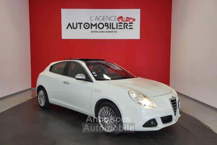 Alfa Romeo Giulietta 2.0 JTDM 140 S/S DISTINCTIVE + TOIT OUVRANT - <small></small> 9.990 € <small>TTC</small> - #1