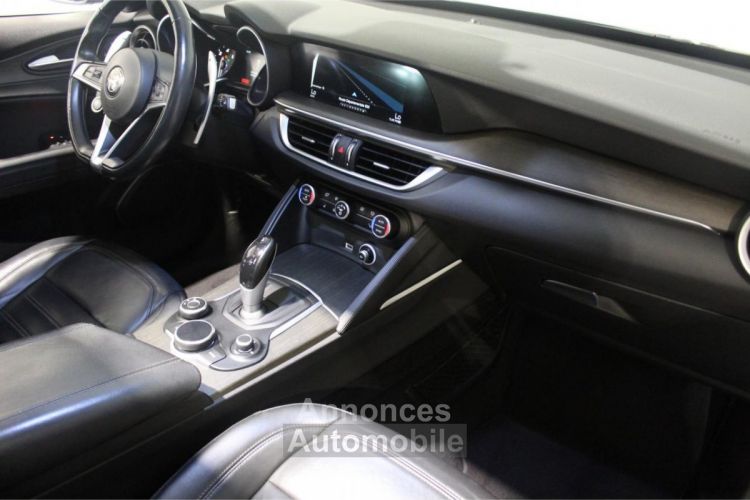 Alfa Romeo Stelvio 2.2 D - 210 - BVA  Lusso Q4 - Toit ouvrant panoramique - Palettes - Hayon électrique - <small></small> 26.990 € <small>TTC</small> - #10