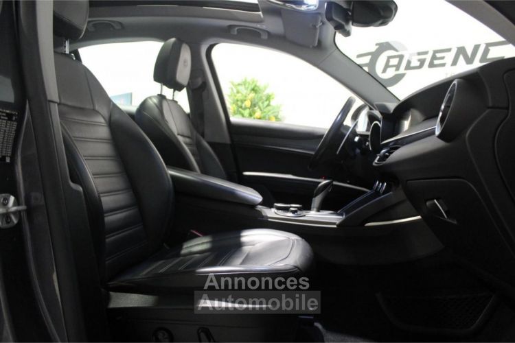 Alfa Romeo Stelvio 2.2 D - 210 - BVA  Lusso Q4 - Toit ouvrant panoramique - Palettes - Hayon électrique - <small></small> 26.990 € <small>TTC</small> - #25