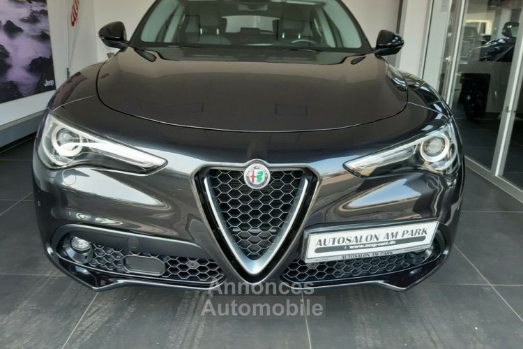 Alfa Romeo Stelvio Alfa Romeo Stelvio Super AT8 Q4 TOP Caméra Cuir Attelage Son HK Volant Chauffant JA 19G. 12 Mois - <small></small> 32.490 € <small>TTC</small> - #2