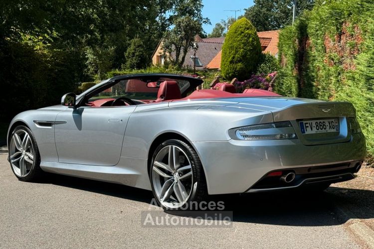 Aston Martin DB9 II Volante Cabriolet 6.0 V12 517 Touchtronic 04-2013 60840kms Couleur ext Skyfall Silver int Chancellor Red - <small></small> 119.900 € <small>TTC</small> - #2