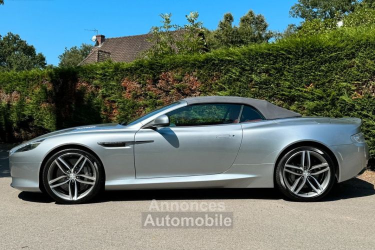 Aston Martin DB9 II Volante Cabriolet 6.0 V12 517 Touchtronic 04-2013 60840kms Couleur ext Skyfall Silver int Chancellor Red - <small></small> 119.900 € <small>TTC</small> - #9