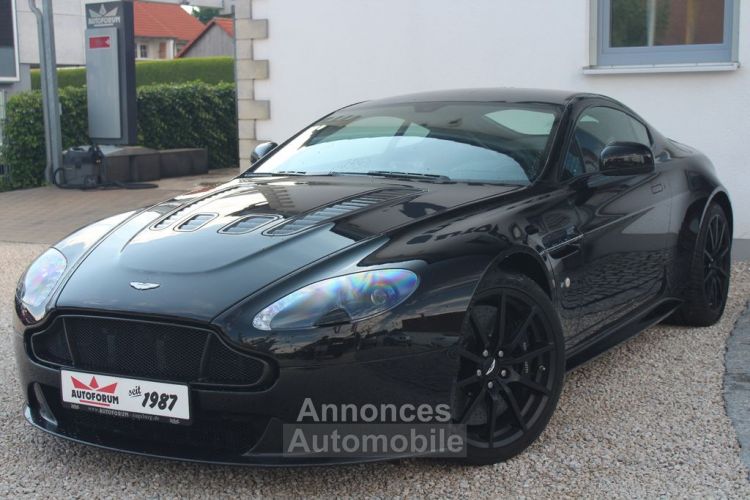 Aston Martin V12 Vantage 5.9 576 7-Speed Sportshift III 1èreM Audio System Aston Martin Premium Audio 700W Garantie 12 mois Prémium - <small></small> 135.990 € <small>TTC</small> - #1