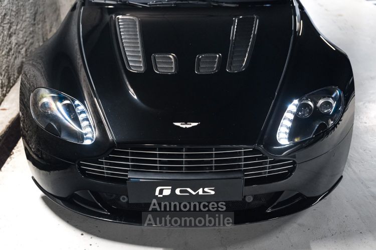 Aston Martin V12 Vantage Carbon Black Edition V12 6.0 517 - <small>A partir de </small>1.100 EUR <small>/ mois</small> - #2