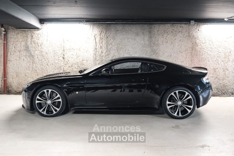 Aston Martin V12 Vantage Carbon Black Edition V12 6.0 517 - <small>A partir de </small>1.100 EUR <small>/ mois</small> - #6
