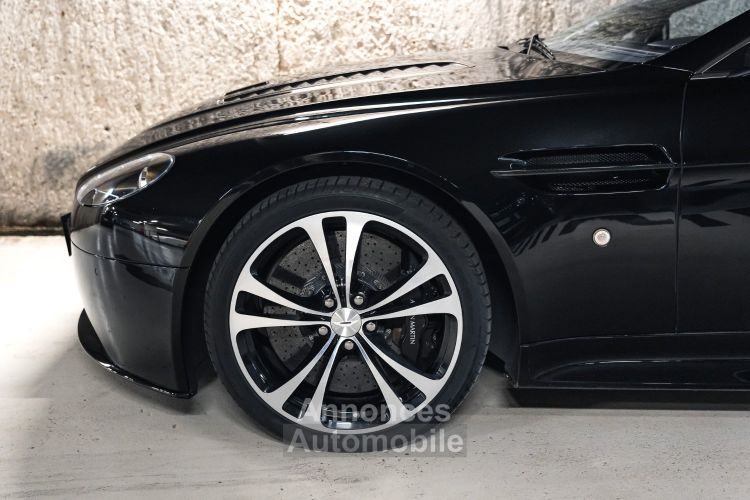 Aston Martin V12 Vantage Carbon Black Edition V12 6.0 517 - <small>A partir de </small>1.100 EUR <small>/ mois</small> - #7