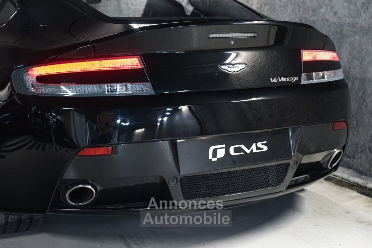 Aston Martin V12 Vantage Carbon Black Edition V12 6.0 517 - <small>A partir de </small>1.100 EUR <small>/ mois</small> - #11