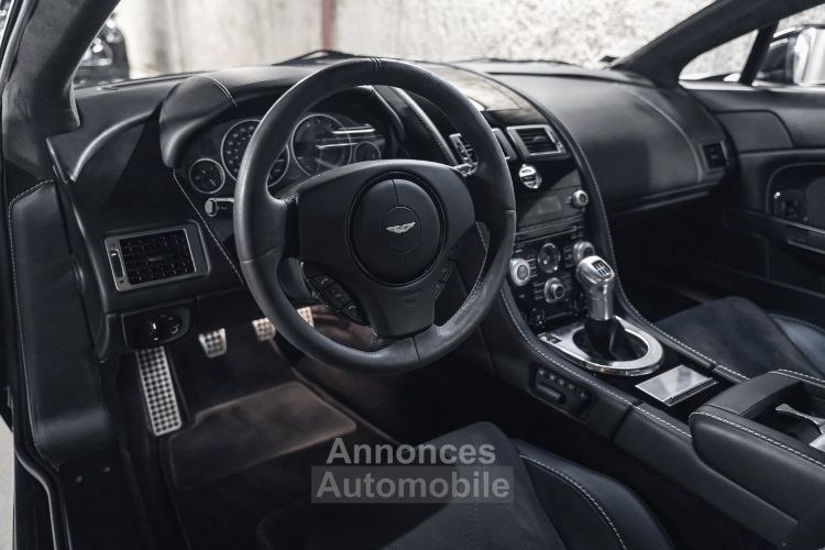 Aston Martin V12 Vantage Carbon Black Edition V12 6.0 517 - <small>A partir de </small>1.100 EUR <small>/ mois</small> - #21