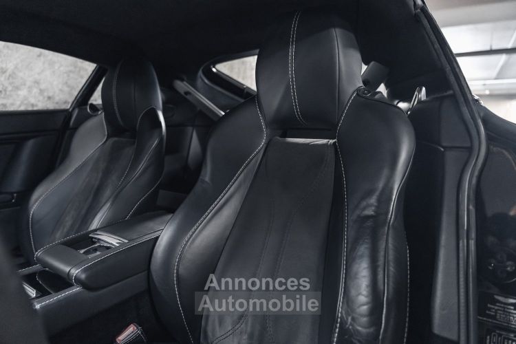 Aston Martin V12 Vantage Carbon Black Edition V12 6.0 517 - <small>A partir de </small>1.100 EUR <small>/ mois</small> - #19