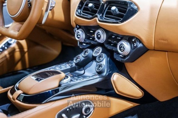 Aston Martin V8 Vantage MAGNETIC SILVER INTERIEUR BEIGE CAMERA 360° 2 SIEGES ELEC SON HAUT DE GAMME GARANTIE 12 MOIS PREMIERE MAIN - <small></small> 132.000 € <small>TTC</small> - #18