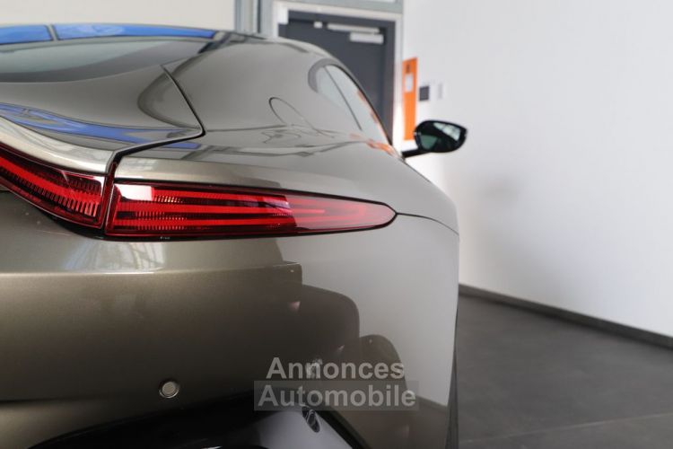 Aston Martin V8 Vantage V8 4.0 510 Vantage 1èreM 360° Gris Vert Arden RARE !! Avant avec film anti-gravillons Garantie 12 mois Prémium - <small></small> 122.990 € <small></small> - #26