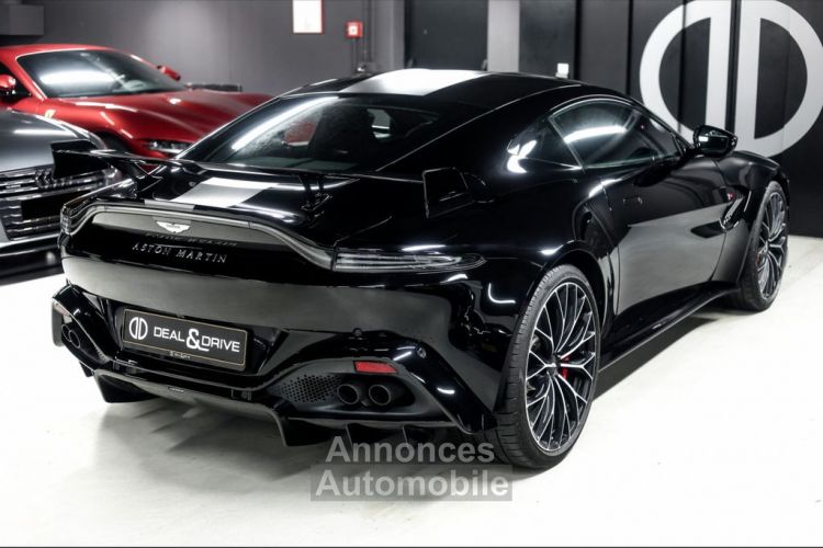 Aston Martin V8 Vantage V8 4.0 534 F1 EDITION COUPE AEROKIT CARBON  RARE  JA 21  360° Garantie : 12 mois  Aston Martin jusqu'au 31/08/2024 Reconductible - <small></small> 165.990 € <small></small> - #2