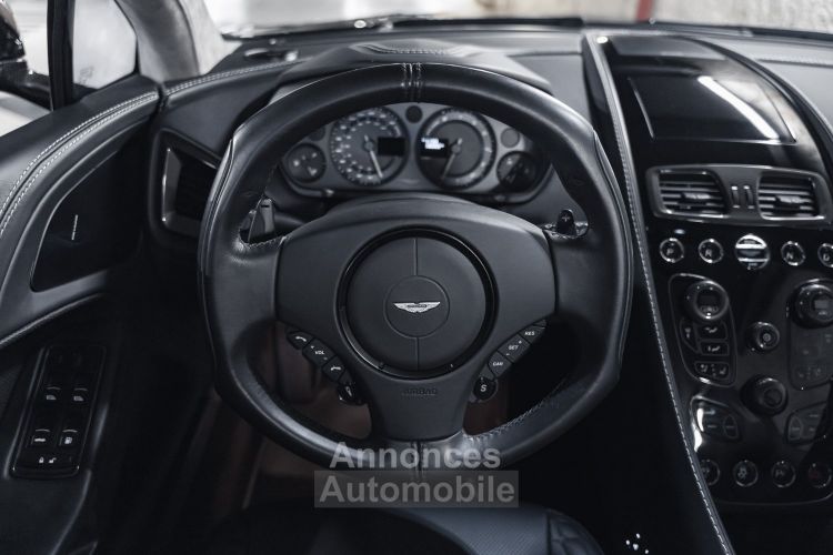 Aston Martin Vanquish (II) Volante V12 6.0 576 Touchtronic III - <small>A partir de </small>1.790 EUR <small>/ mois</small> - #35