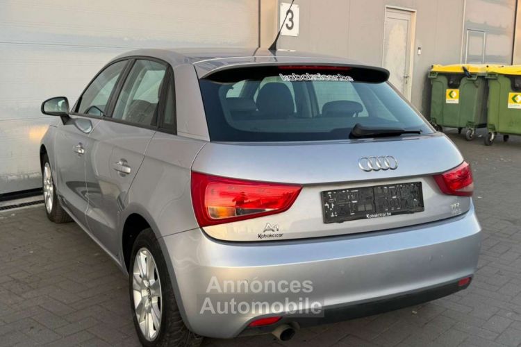 Audi A1 Sportback 1.6 TDi Attraction GPS Garantie 12M - <small></small> 10.890 € <small>TTC</small> - #4