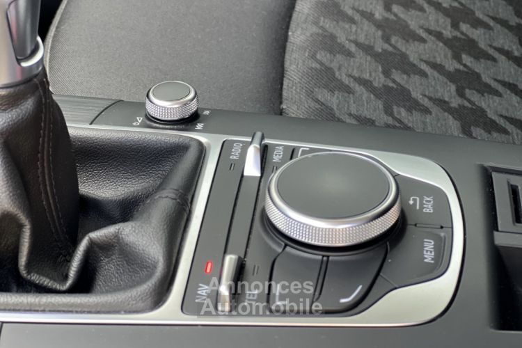 Audi A3 Sportback 1.6 TDI 110 CH AMBIENTE - <small></small> 12.999 € <small>TTC</small> - #12