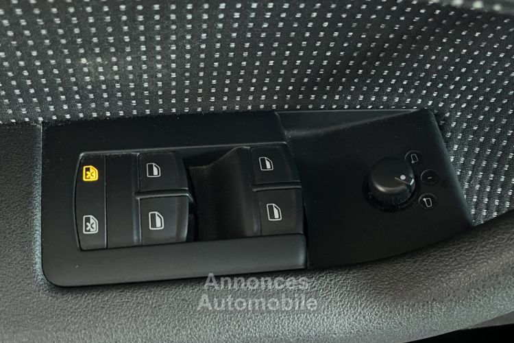 Audi A3 Sportback 1,8 160 TYPE AMBITION PACK ELECTRIQUE PARK PILOT FAUX HALOGENE RADIO CD CLIM AUTO TRES - <small></small> 9.990 € <small>TTC</small> - #21