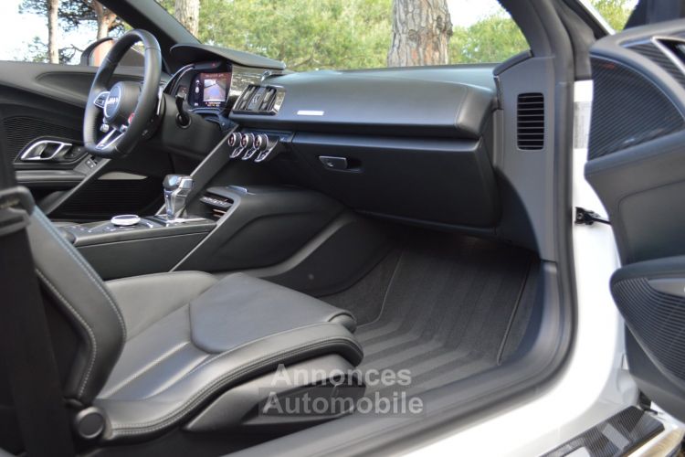 Audi R8 Spyder MAGNIFIQUE AUDI R8 SPYDER 5.2 FSI V10 PLUS 610ch S-TRONIC VALEUR NEUF + DE 245Ke B&O MAGNETIC RIDE CARBONE INT + EXT ECHAP. SPORT CARPLAY CAMERA LASER - <small></small> 139.990 € <small>TTC</small> - #42