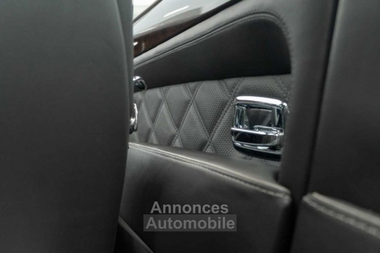 Bentley Brooklands FlyingB Mascot Mulliner SportPack Walnut RearView - <small></small> 149.900 € <small>TTC</small> - #15