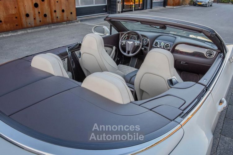 Bentley Continental GTC 4.0 V8 S 528 Ch 4WD*ACC *JA20* 1èreM* MULLINER*MASSAGE* Sièges Chauffants Massants Ventilés * Garantie 12 Mois Prémium - <small></small> 145.590 € <small>TTC</small> - #24