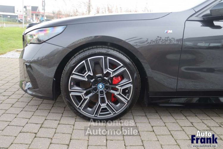 BMW i5 40 M-SPORT PANO 360CAM TREKHK COMFRTZETL - <small></small> 79.950 € <small>TTC</small> - #4