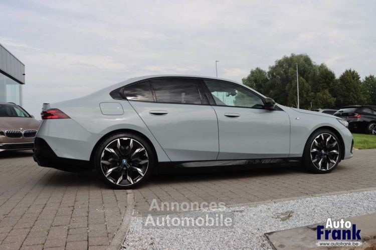 BMW i5 40 M-SPORT-PRO TREKHK DRIV+PARK PRO CARBON - <small></small> 71.950 € <small>TTC</small> - #8