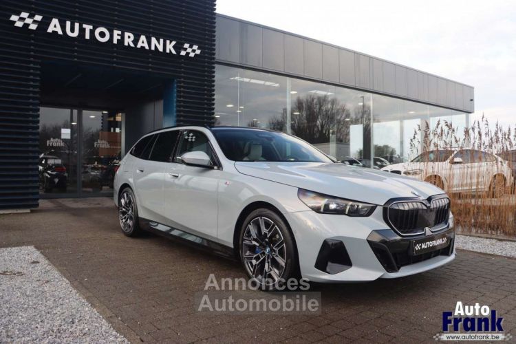 BMW i5 40 TOUR M-SPORT PANO SUSP PRO 360CAM B&W - <small></small> 72.950 € <small>TTC</small> - #1