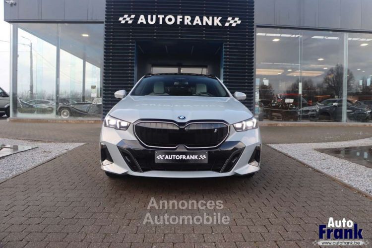 BMW i5 40 TOUR M-SPORT PANO SUSP PRO 360CAM B&W - <small></small> 72.950 € <small>TTC</small> - #2