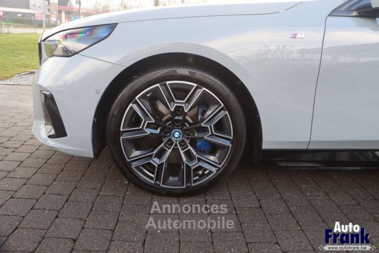 BMW i5 40 TOUR M-SPORT PANO SUSP PRO 360CAM B&W - <small></small> 72.950 € <small>TTC</small> - #4