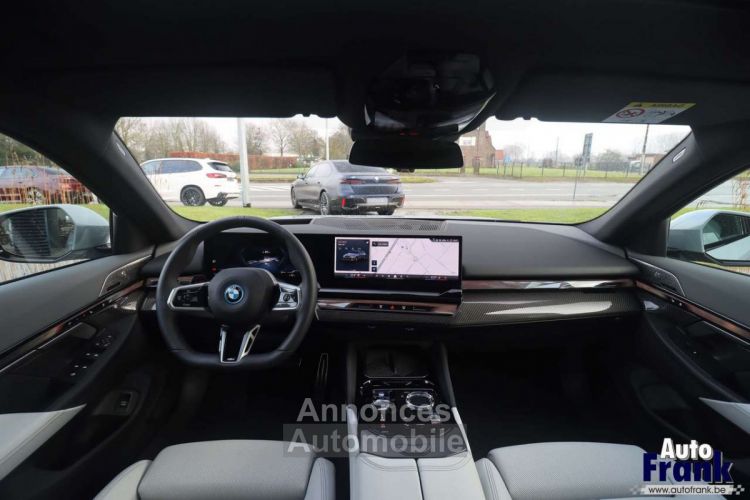 BMW i5 40 TOUR M-SPORT PANO SUSP PRO 360CAM B&W - <small></small> 72.950 € <small>TTC</small> - #26