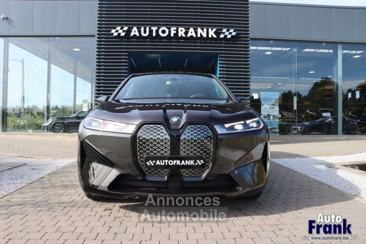 BMW iX 40 M-SPORT PANO TREKHK INCL WINTERSET - <small></small> 63.950 € <small>TTC</small> - #2