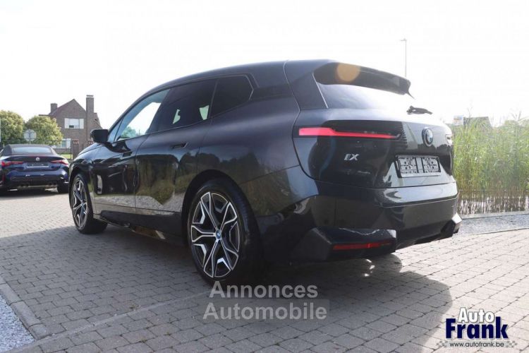 BMW iX 40 M-SPORT PANO TREKHK INCL WINTERSET - <small></small> 63.950 € <small>TTC</small> - #5