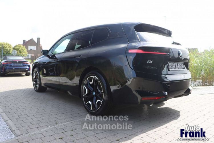 BMW iX 40 M-SPORT PANO TREKHK INCL WINTERSET - <small></small> 63.950 € <small>TTC</small> - #5