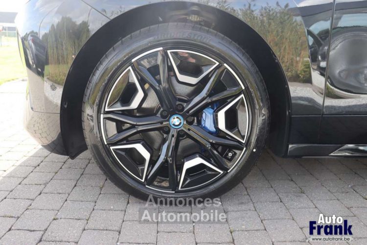 BMW iX 40 M-SPORT PANO TREKHK INCL WINTERSET - <small></small> 63.950 € <small>TTC</small> - #4