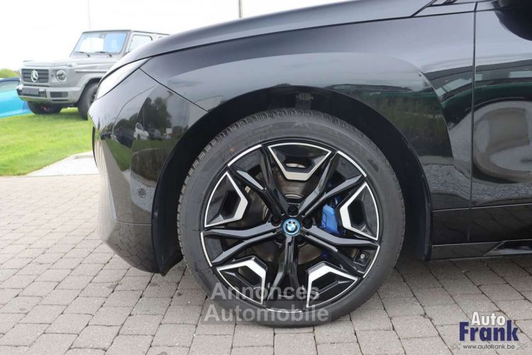 BMW iX 40 M-SPORT TREKHK 360CAM SKYLNGE SFT-CLS - <small></small> 64.950 € <small>TTC</small> - #4
