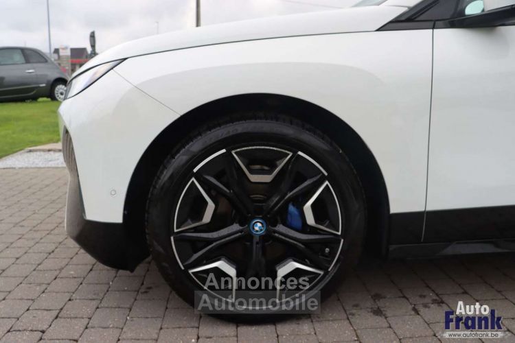 BMW iX 40 M-SPORT TREKHK 360CAM SKYLNGE SFT-CLS - <small></small> 64.950 € <small>TTC</small> - #4