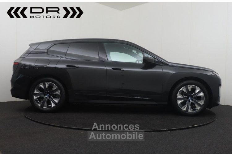 BMW iX xDRIVE 50 EDITION 112KW/h - NAVI SKY LOUNGE HARMAN KARDON - <small></small> 79.995 € <small>TTC</small> - #9