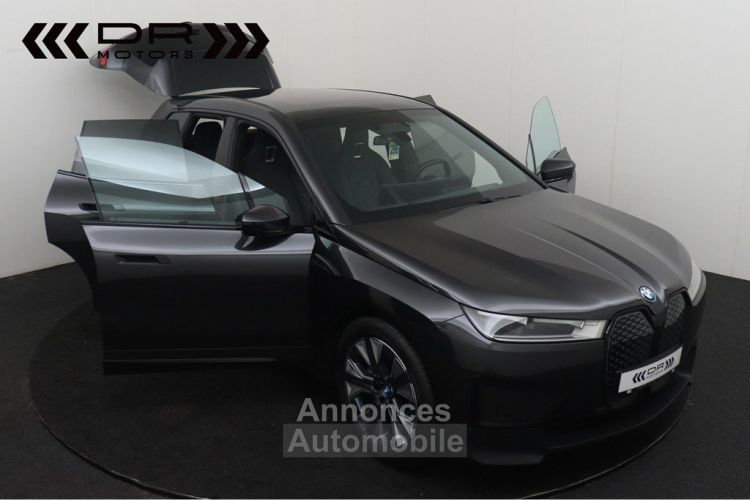 BMW iX xDRIVE 50 EDITION 112KW/h - NAVI SKY LOUNGE HARMAN KARDON - <small></small> 79.995 € <small>TTC</small> - #11