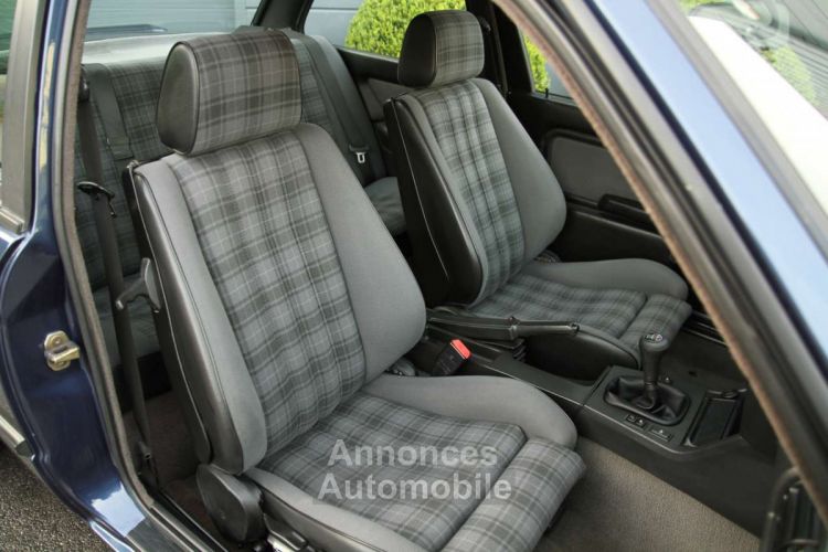 BMW Série 3 318 is 318is Sport seats Sunroof LSD - <small></small> 18.900 € <small>TTC</small> - #13