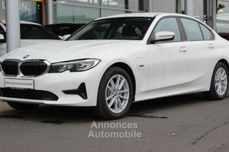 BMW Série 3 320e Lim. Navi Prof. Kamera. Park. Ass.  - <small></small> 26.745 € <small>TTC</small> - #1