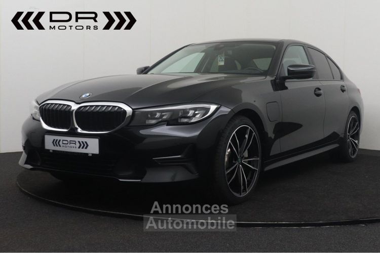 BMW Série 3 330 e ADVANTAGE - LEDER NAVI LED DAB HiFi - <small></small> 29.995 € <small>TTC</small> - #1